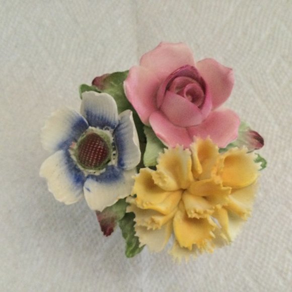 Stratford bone china handcrafted in Staffordshire England flowers mini figurine - Picture 3 of 5